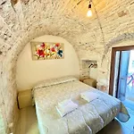 펜션 Trulli Moon 알베르벨로